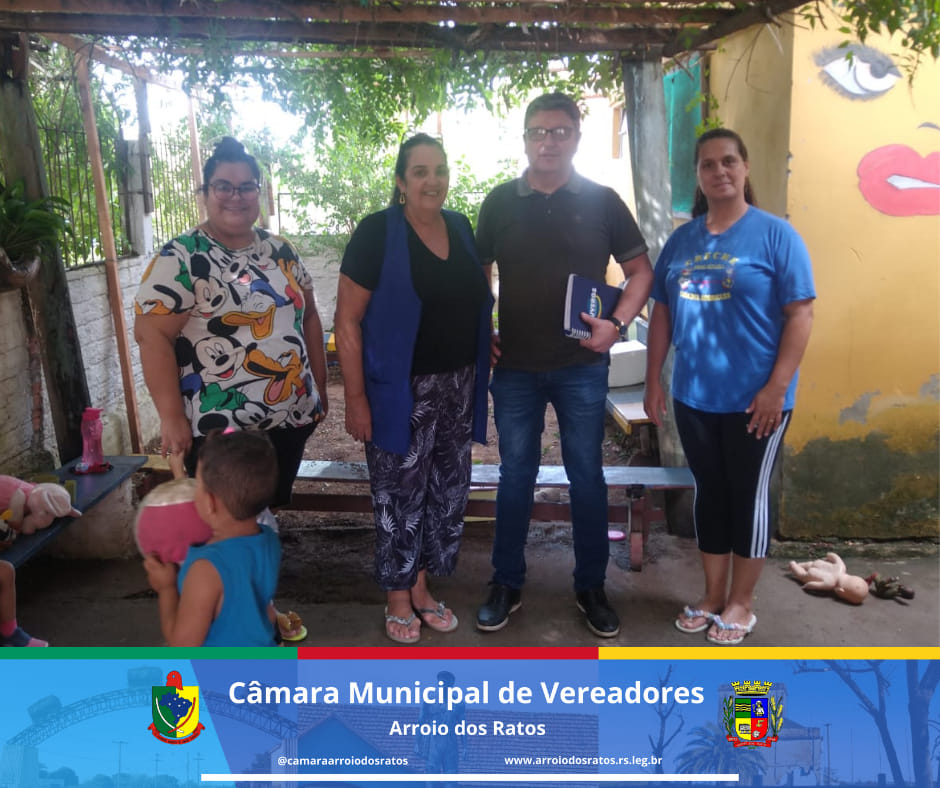 Na manhã de hoje o Presidente da Câmara Municipal de Vereadores de Arroio dos Ratos Dilson Lemos esteve visitando a  Creche Comunitária Izolina Rodrigues onde foi recebido pela Diretora Maria Regina Martins da Silva e sua  equipe diretiva .