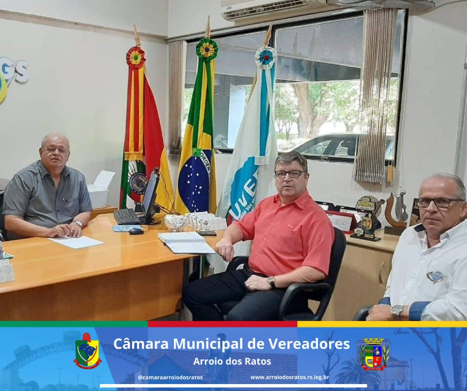 Na manhã desta quarta feira, o Vereador Dilson Lemos, presidente da Câmara de Vereadores de Arroio dos Ratos, esteve com Silomar Garcia Silveira, o Presidente da UVERGS (UNIÃO DOS VEREADORES DO RIO GRANDE DO SUL), que esta localizada na Av. Borges de Mede