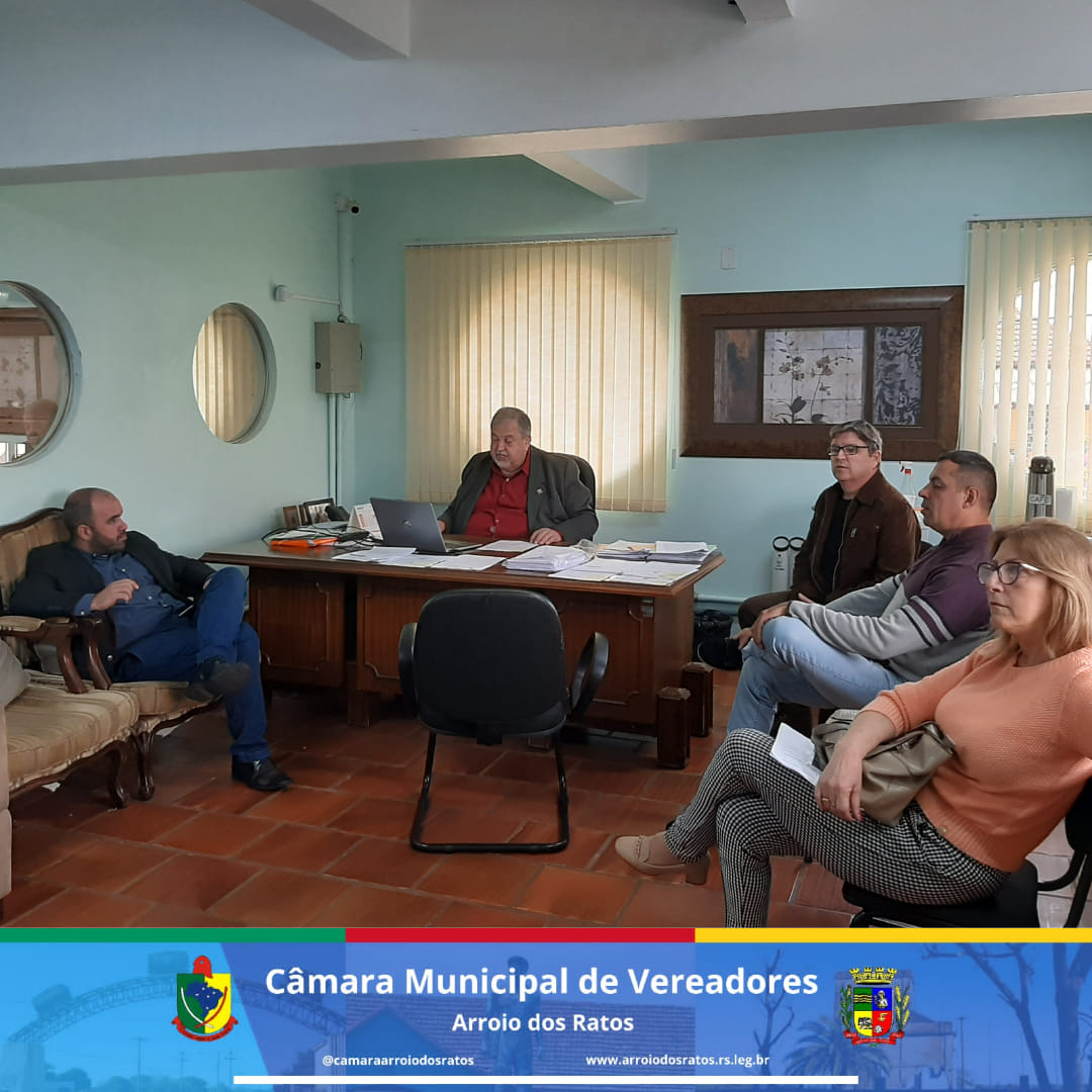 O Presidente da Câmara Municipal de Vereadores de Arroio dos Ratos Dilson Lemos, os Vereadores Marco Monteiro, Jéslei Salines, Osmar Didoliche e Neida Lima, juntamente com seu Jurídico, estiveram em reunião no Gabinete do Prefeito. 